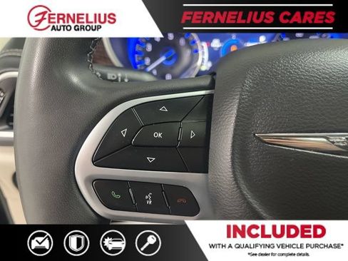 Used 2023 Chrysler Pacifica Limited FWD image 43
