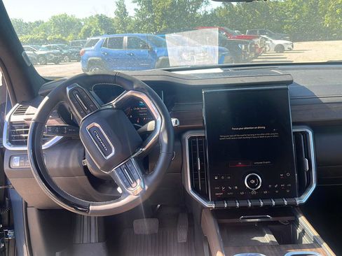 Used 2026 GMC Acadia Denali Ultimate w/ LPO, Floor Liner Package AWD/4WD image 11