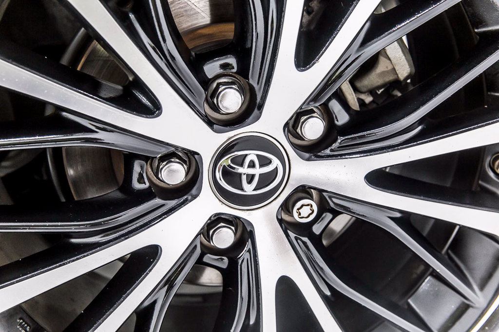 Used 2019 Toyota Avalon Limited FWD image 40