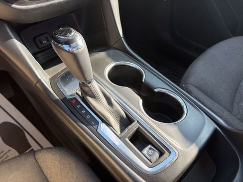 Used 2018 Chevrolet Equinox LT w/ Sun & Infotainment Package image 36