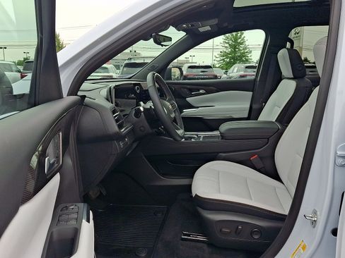 Used 2026 Chevrolet Traverse High Country AWD/4WD image 16