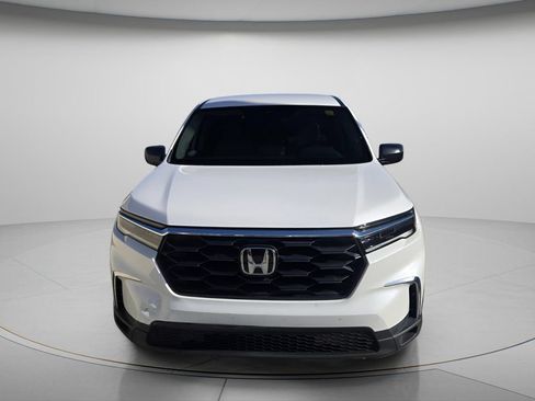 Used 2024 Honda Pilot LX image 3