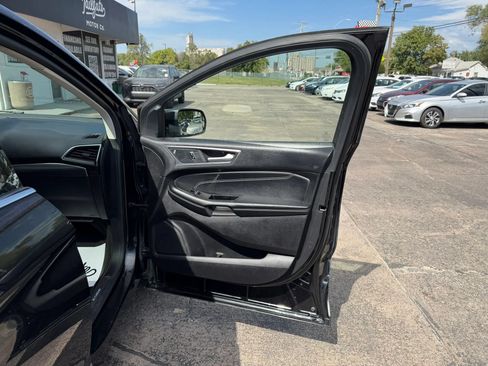 Used 2020 Ford Edge Titanium FWD image 13