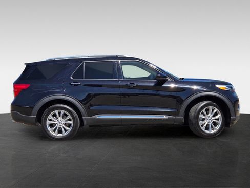 Used 2024 Ford Explorer Limited AWD/4WD image 4