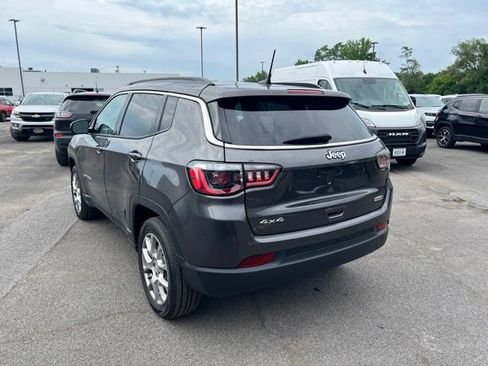 Used 2023 Jeep Compass Latitude AWD/4WD image 4