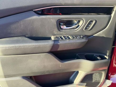 New 2025 Honda Pilot Touring image 5