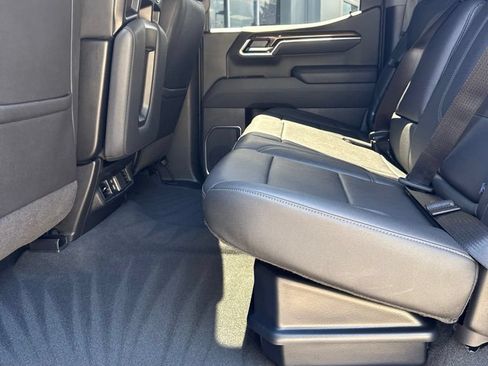Used 2025 Chevrolet Silverado 1500 LT w/ Leather Package AWD/4WD image 5