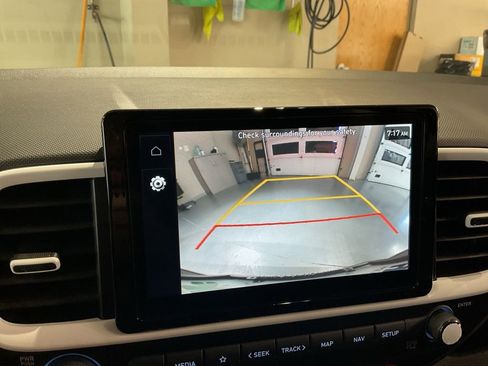 New 2025 Hyundai Venue Limited image 17