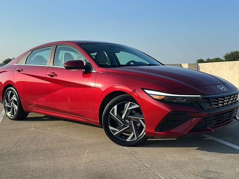 Used 2025 Hyundai Elantra Limited FWD image 6