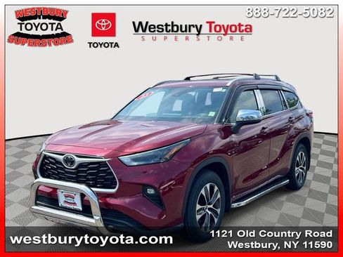 Used 2023 Toyota Highlander XLE AWD/4WD image 5