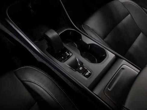 Certified 2025 Volvo XC40 B5 Core image 29