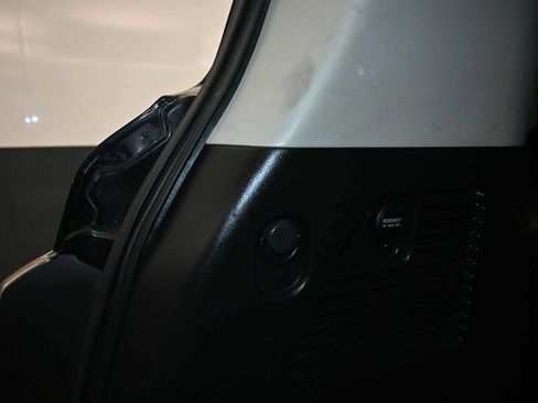 Used 2017 Nissan Armada SL w/ Interior Lighting Package AWD/4WD image 26