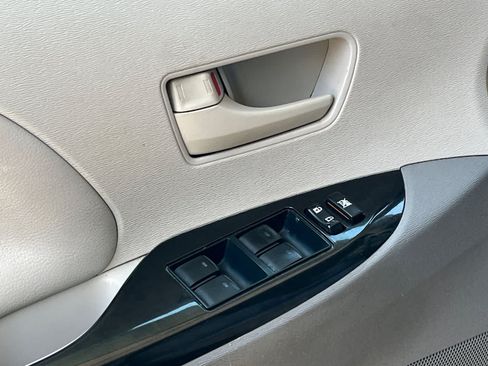 Used 2014 Toyota Sienna LE FWD image 15