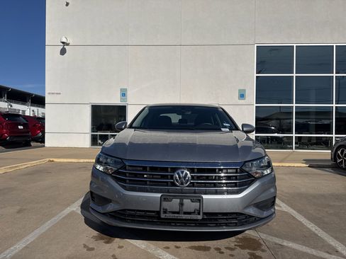 Used 2020 Volkswagen Jetta SE w/ SE Cold Weather Package image 8