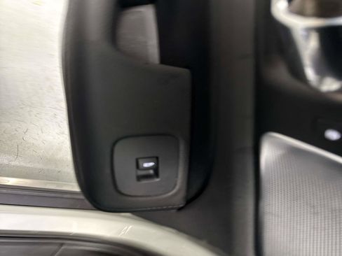 Used 2020 Volvo V60 T5 Cross Country image 12