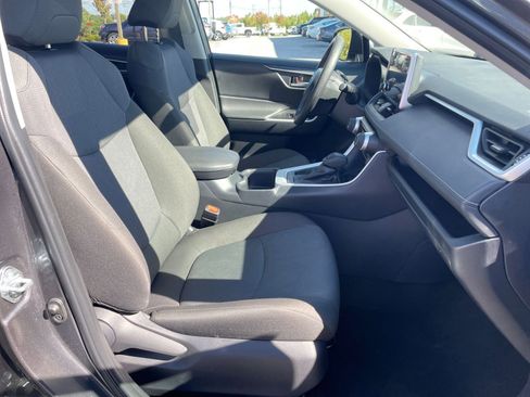 Used 2025 Toyota RAV4 XLE image 37