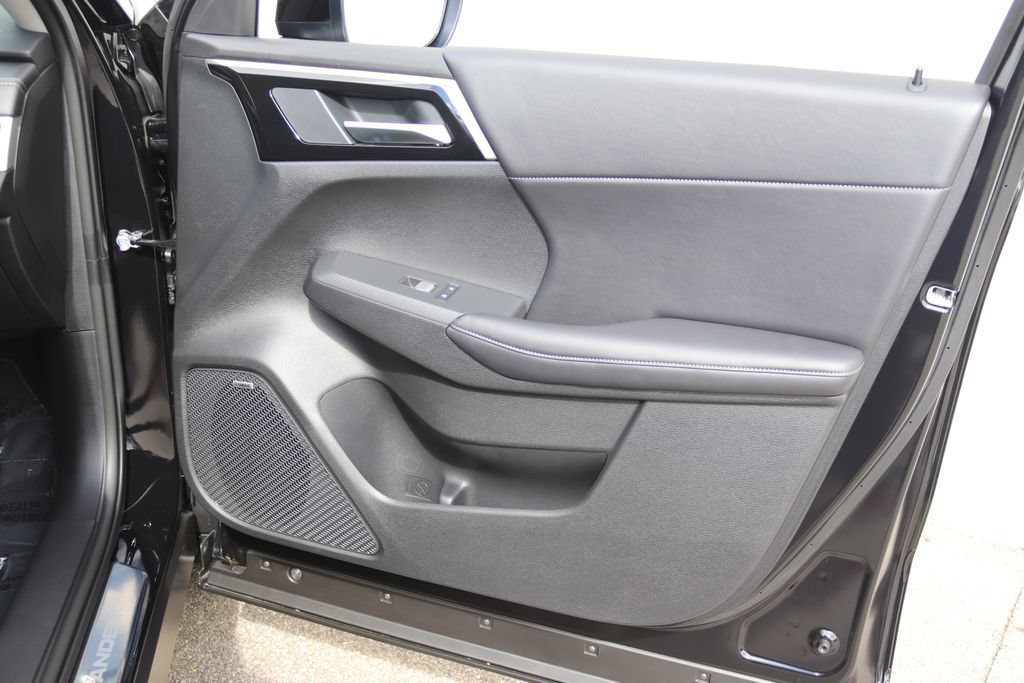 New 2026 Mitsubishi Outlander SE AWD/4WD image 6