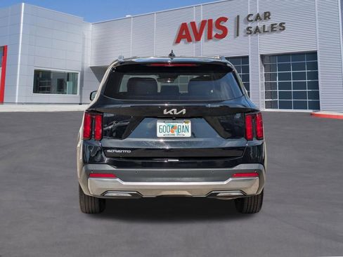 Used 2024 Kia Sorento S image 7