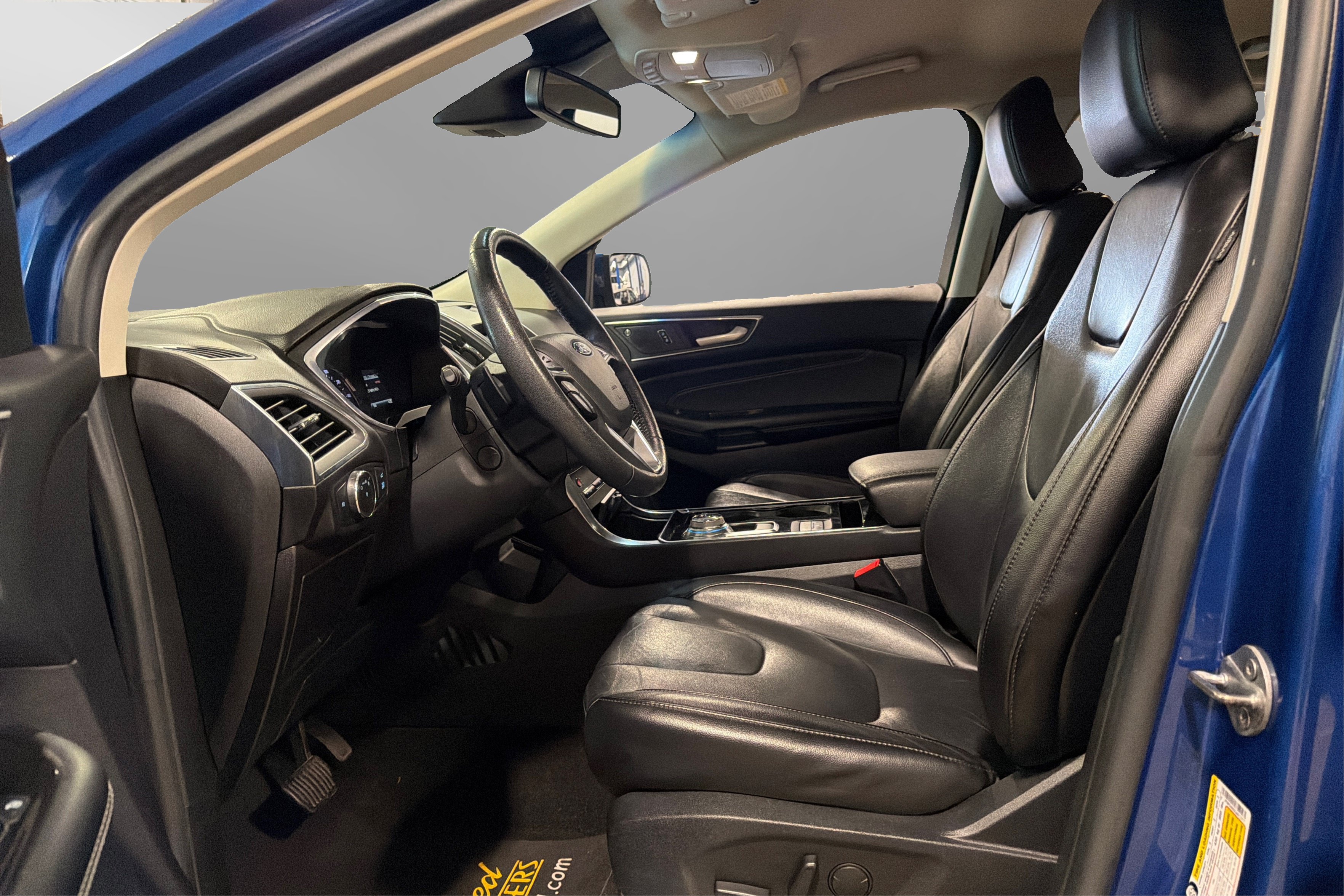 Used 2020 Ford Edge Titanium AWD/4WD image 19