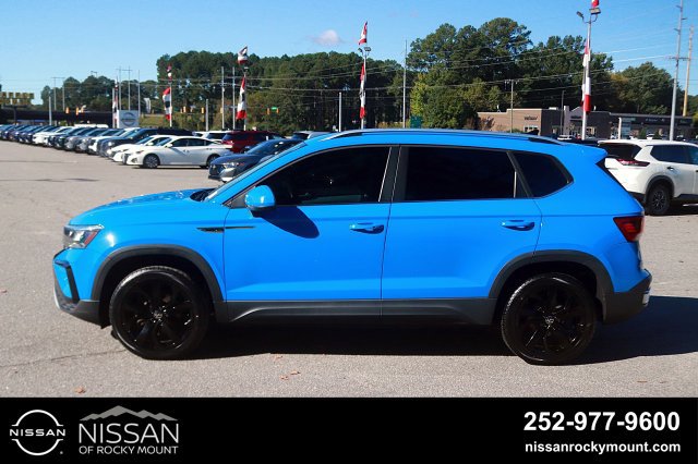Used 2023 Volkswagen Taos SE w/ Black Wheel Package FWD image 4
