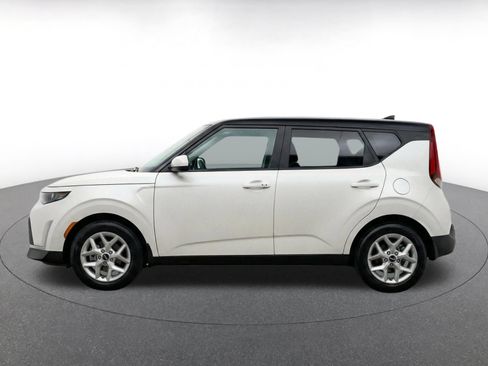 Used 2025 Kia Soul LX w/ LX Technology Package FWD image 4