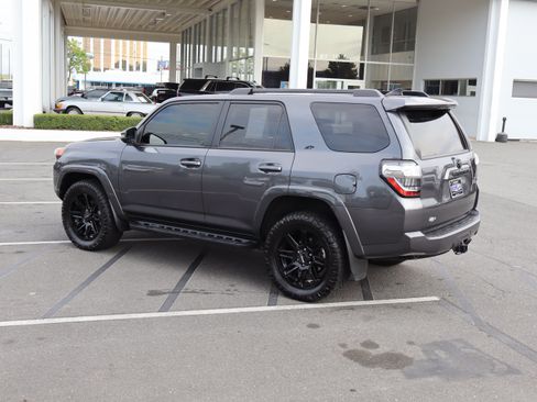 Used 2023 Toyota 4Runner SR5 Premium w/ Moonroof Package AWD/4WD image 8