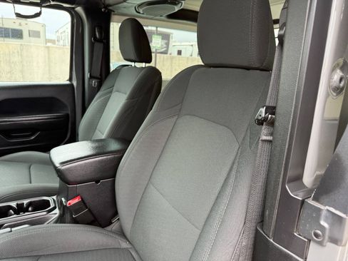 Used 2020 Jeep Wrangler Sport AWD/4WD image 22