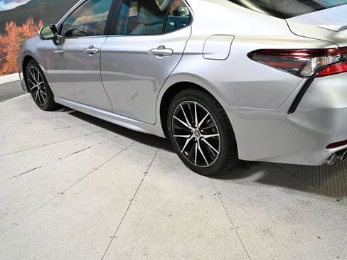 Used 2023 Toyota Camry SE FWD image 8