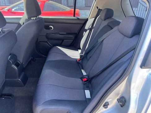 Used 2009 Nissan Versa Hatchback FWD image 14