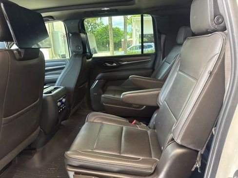 Used 2021 GMC Yukon XL Denali w/ Denali Ultimate Package AWD/4WD image 5