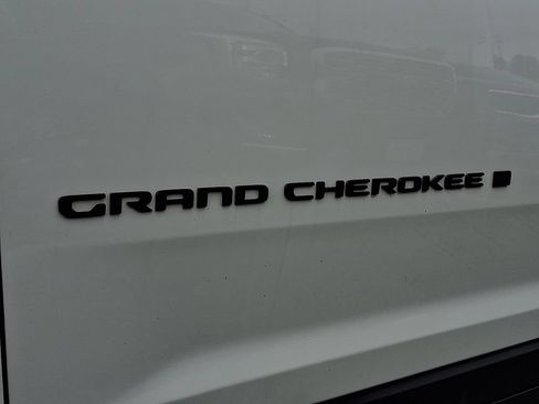 Used 2023 Jeep Grand Cherokee Altitude AWD/4WD image 30