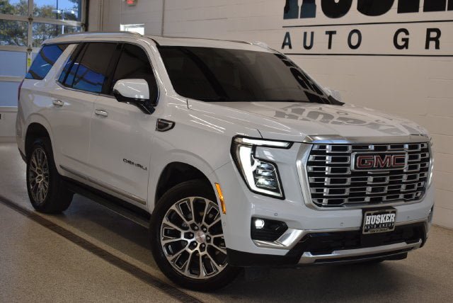 Used 2026 GMC Yukon Denali w/ Sun & Power Step Package AWD/4WD image 1
