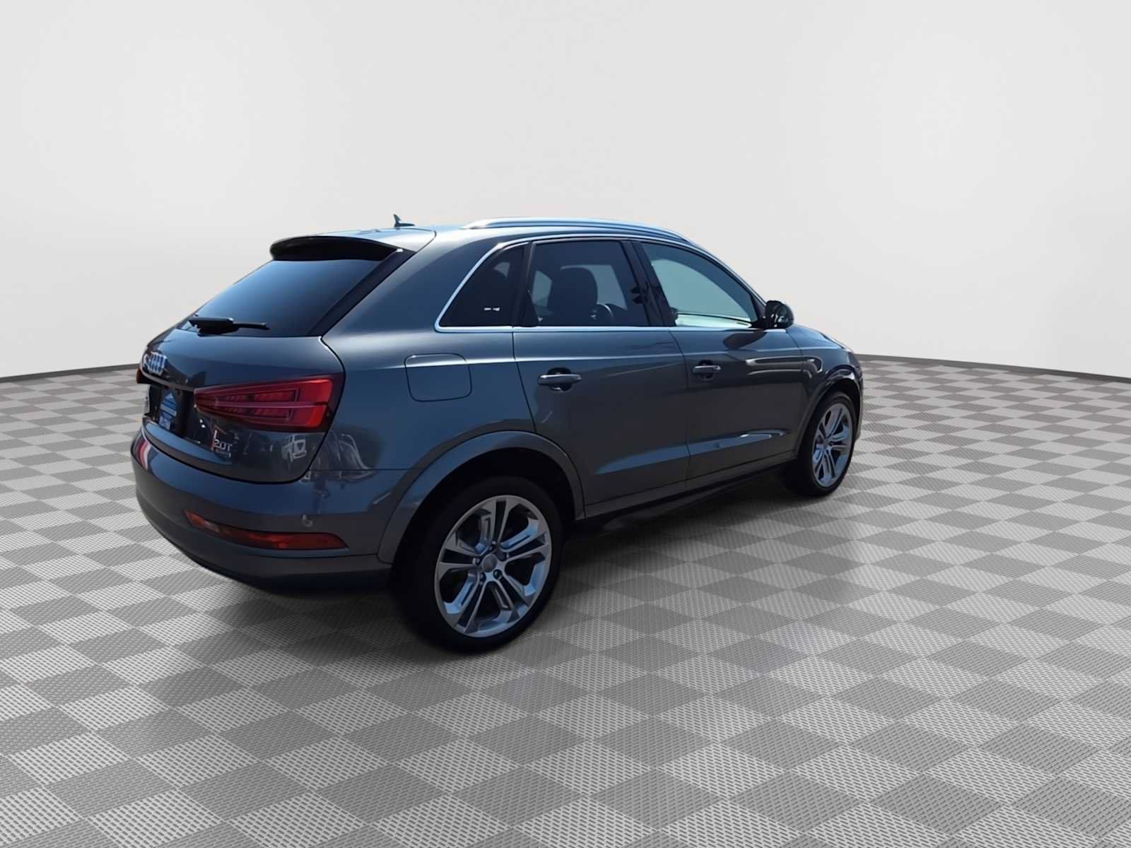 Used 2018 Audi Q3 2.0T Premium Plus w/ Premium Plus Package AWD/4WD image 8