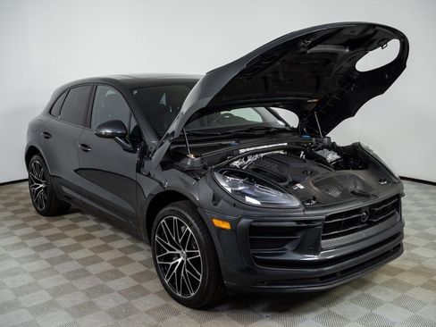 Certified 2025 Porsche Macan image 33