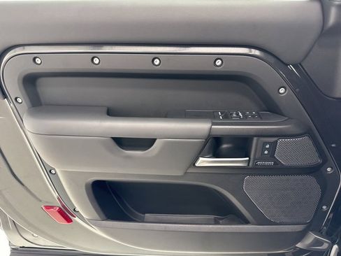 Used 2024 Land Rover Defender 90 V8 image 22