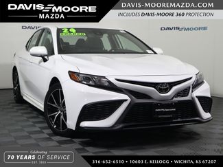 Used 2024 Toyota Camry SE image 1