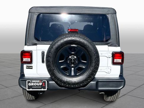 Used 2025 Jeep Wrangler Sport image 4