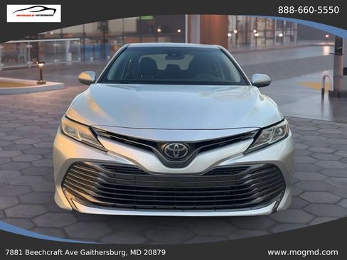 Used 2018 Toyota Camry LE FWD image 1