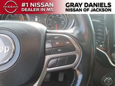 Used 2020 Jeep Cherokee Limited FWD image 15
