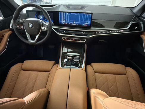 Used 2024 BMW X5 xDrive40i w/ Parking Assistance Package AWD/4WD image 15