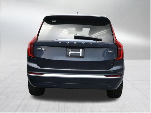 New 2026 Volvo XC90 B6 Plus w/ Protection Package Premier AWD/4WD image 4
