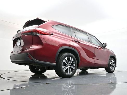 Used 2023 Toyota Highlander XLE image 46
