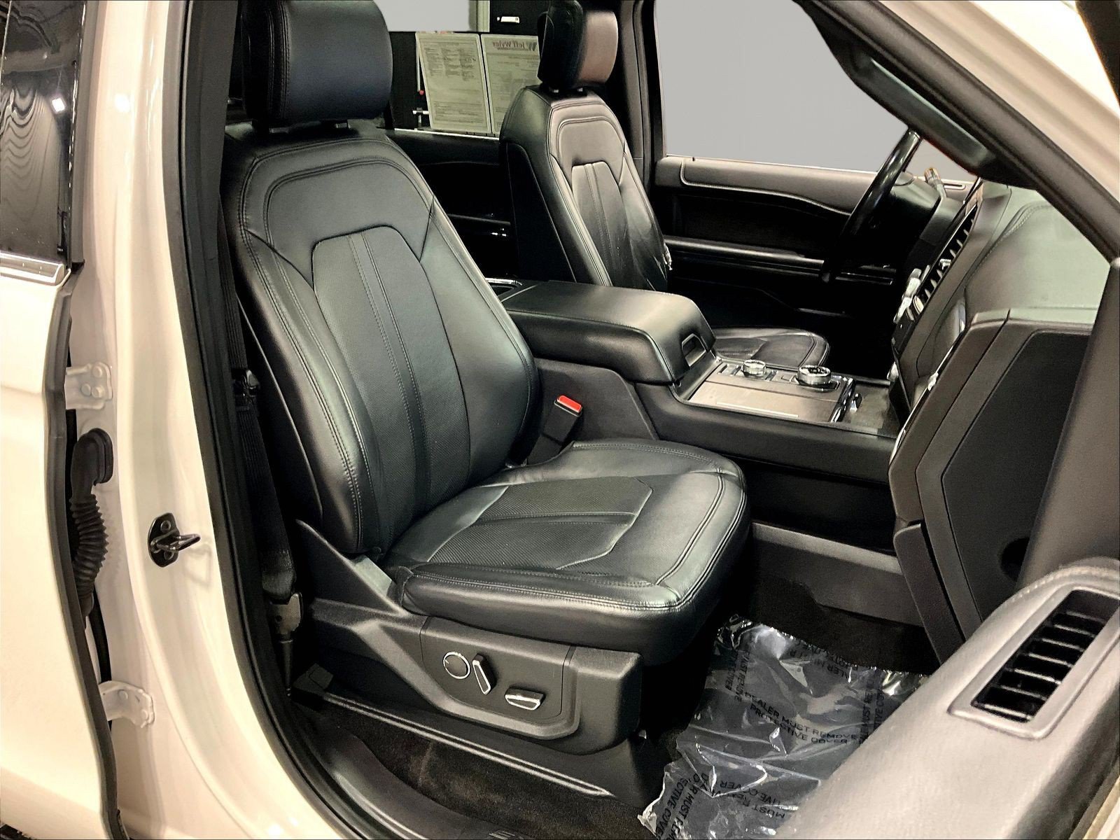 Used 2019 Ford Expedition Limited w/ Equipment Group 302A AWD/4WD image 30