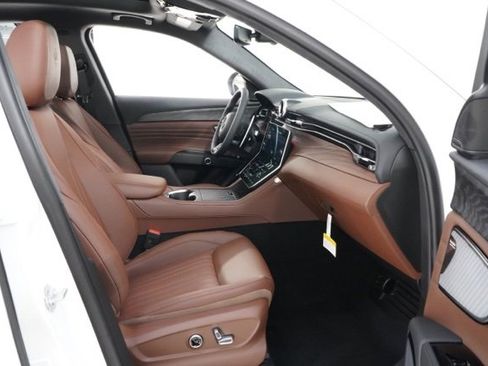 New 2025 Maserati Grecale Modena image 33