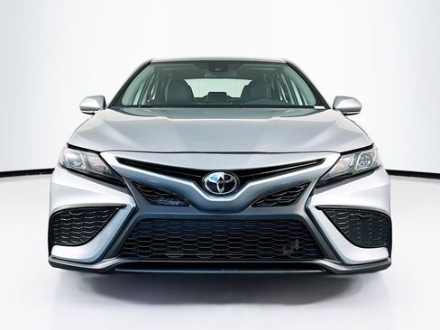 Used 2022 Toyota Camry SE image 2