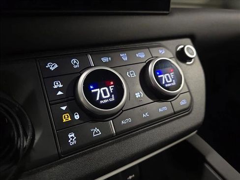 Certified 2024 Land Rover Defender 130 X-Dynamic SE image 24