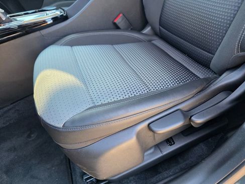 Certified 2025 Chevrolet Trax LT w/ LT Convenience Package image 12