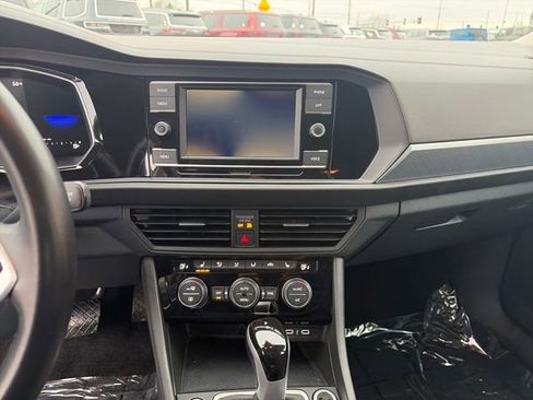 Used 2024 Volkswagen Jetta SE image 38