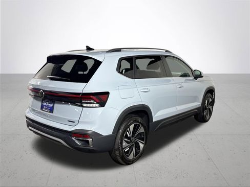 New 2025 Volkswagen Taos SE image 6