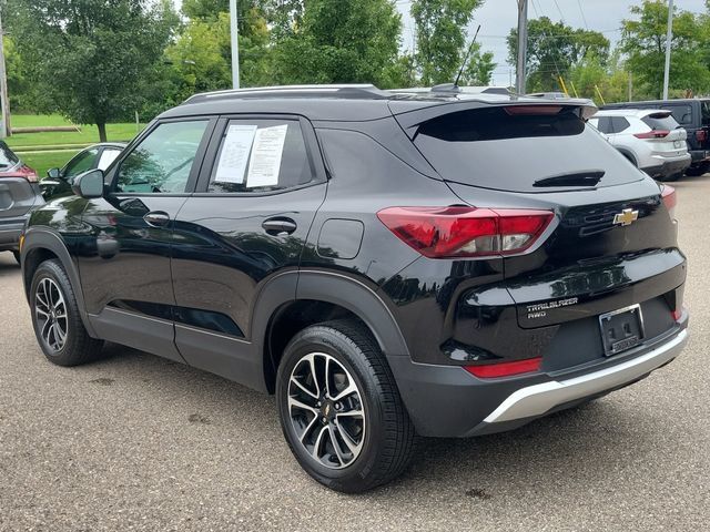 Used 2025 Chevrolet TrailBlazer LT AWD/4WD image 3